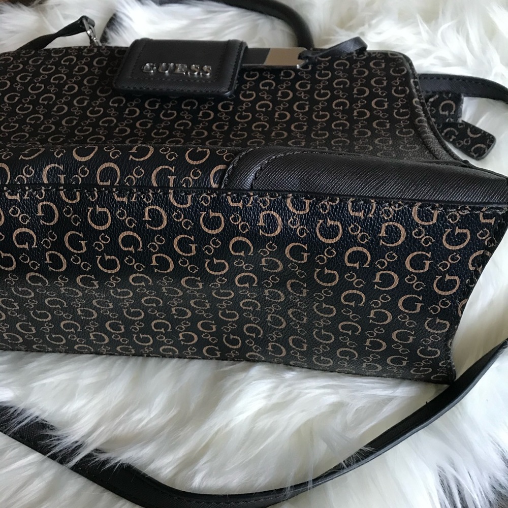 GUESS SATCHEL - Picture 6 of 12